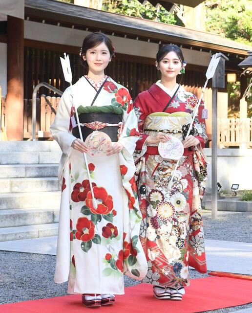 乃木坂・筒井あやめ＆井上和「私たち、にょろにょろ世代です」 振り袖