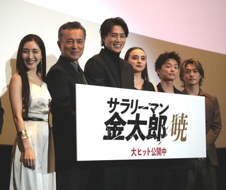 　舞台挨拶に登場した（左から）文音、榎本孝明、鈴木伸之、石田ニコル、日高竜太、砂田将宏