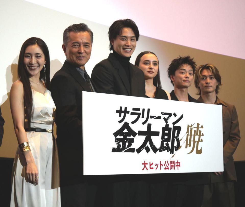 　舞台挨拶に登場した（左から）文音、榎木孝明、鈴木伸之、石田ニコル、日高竜太、砂田将宏