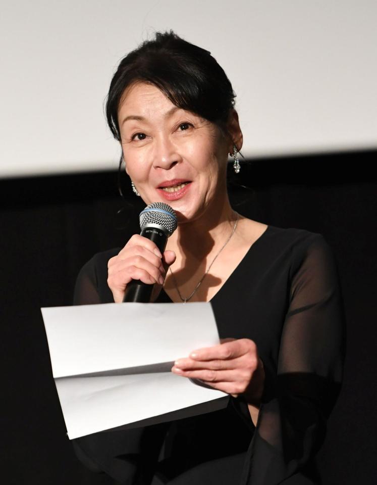 　中村橋之助の手紙を代読する土屋貴子（撮影・佐藤厚）