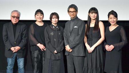 　登壇した（左から）神山征二郎監督、真由子、志田未来、緒形直人、吉本実憂、土屋貴子（撮影・佐藤厚）