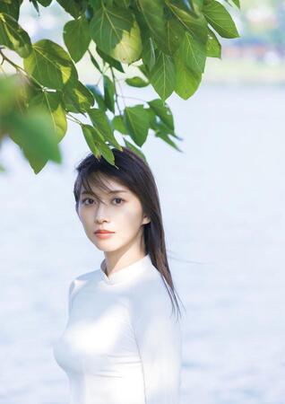 ２月に発売する牧野真莉愛写真集のカット