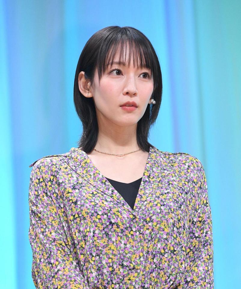 　舞台あいさつに登場した吉岡里帆（撮影・佐々木彰尚）