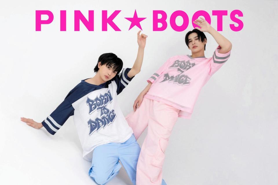 　スターダスト初のオリジナルファッションブランド「ＰＩＮＫ★ＢＯＯＴＳ」のモデルを務めるＯＮＥ　Ｎ’　ＯＮＬＹのＮＡＯＹＡ（左）とＴＥＴＴＡ