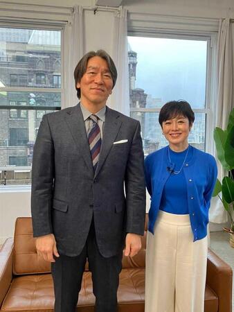 　ニューヨークで対面した松井秀喜氏（左）と有働由美子