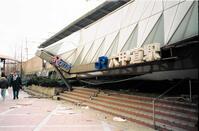 　倒壊したＪＲ六甲道駅の駅舎　