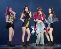 　歌とダンスで会場を盛り上げたＢＬＡＣＫＰＩＮＫ（２０１７年７月２０日）