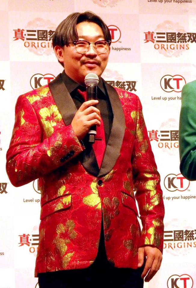 　トークする伊藤俊介