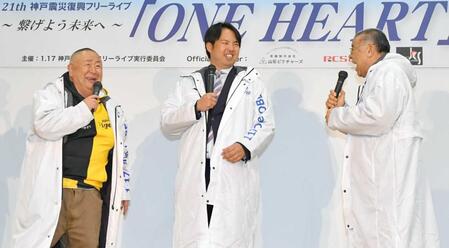 　トークショーで盛り上がる（左から）松村邦洋、井川慶氏、阪神・掛布雅之ＯＢ会長