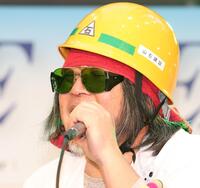 　歌唱するＴ＆ＴのＴＯＪＩ君（撮影・中田匡峻）