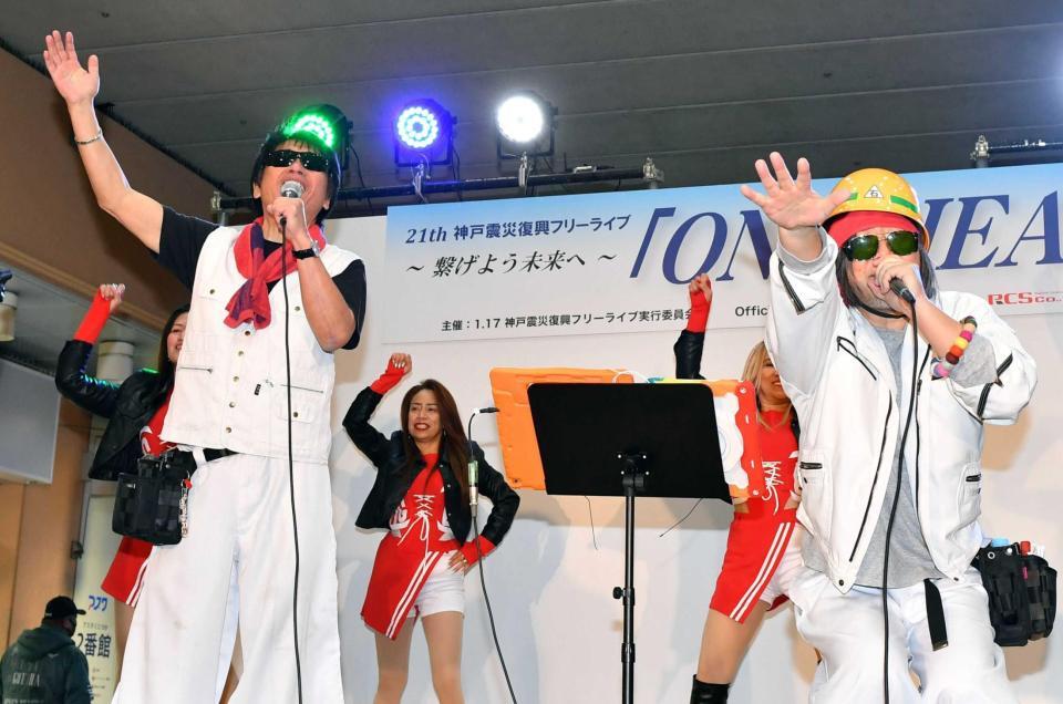 　歌唱するＴ＆Ｔ