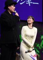 リリー・フランキー（左）のトークに笑顔を見せる広瀬すず（撮影・園田高夫）