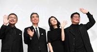 　舞台あいさつに登場した（左から）松尾貴史、長塚京三、瀧内公美、松尾諭（撮影・佐々木彰尚）