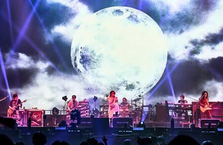 　ツアーファイナルを迎えたＧＬＡＹの（左から）ＨＩＳＡＳＨＩ、ＪＩＲＯ、ＴＥＲＵ、ＴＡＫＵＲＯ