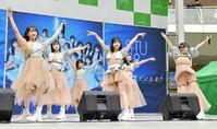 　ミニライブを行ったＳＴＵ４８の（左から）石田千穂、原田清花、久留島優果、曽川咲葵、高雄さやか、中村舞（撮影・開出牧）