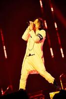 　熱唱するＧＬＡＹのＴＥＲＵ