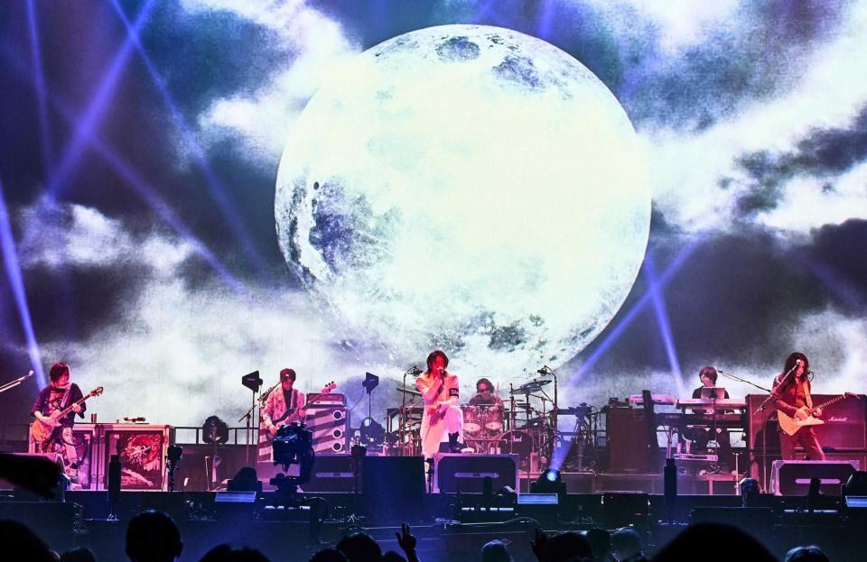 　ツアーファイナルを迎えたＧＬＡＹの（左から）ＨＩＳＡＳＨＩ、ＪＩＲＯ、ＴＥＲＵ、ＴＡＫＵＲＯ