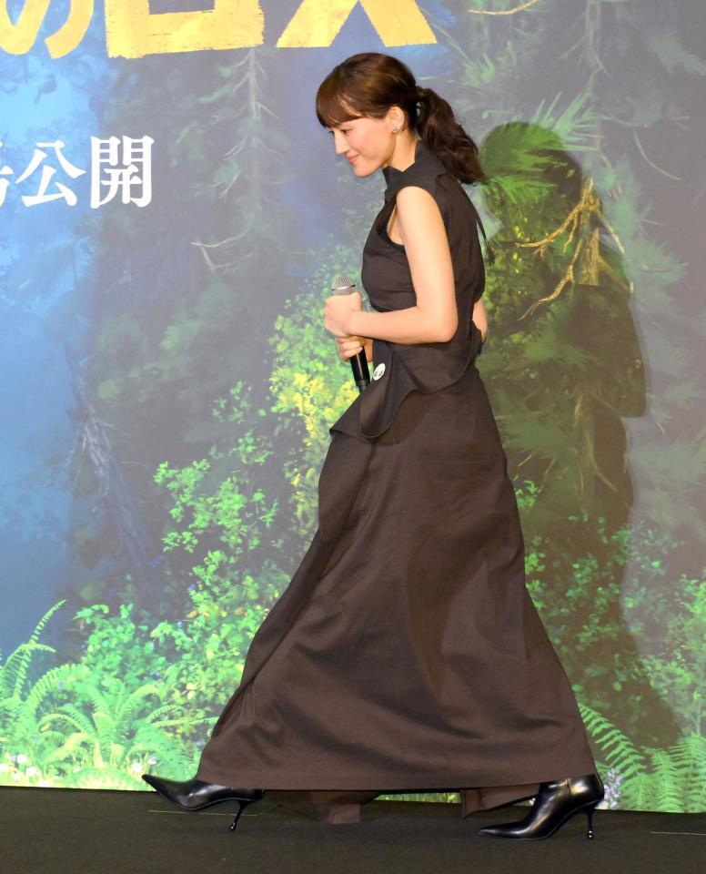 　映画「野生の島のロズ」完成披露試写会に登場した綾瀬はるか（撮影・伊藤笙子）