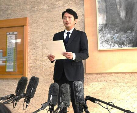 　取材に応じる兵庫県・斎藤元彦知事（撮影・高部洋祐）