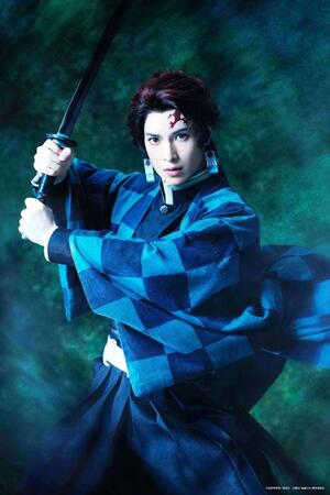 　阪本奨悟演じる竈門炭治郎のキャラクターソロビジュアル　Ⓒ吾峠呼世晴／集英社Ⓒ舞台「鬼滅の刃」製作委員会