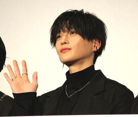 　完成披露上映会に登場した八木勇征