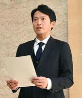 　取材に応じる兵庫県・斎藤元彦知事