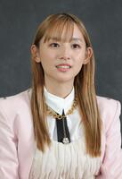 　ディズニーランドでのエピソードを話す浅川梨奈（撮影・西岡正）