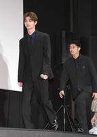 　登壇する吉澤要人（左）と木下暖日（撮影・園田高夫）