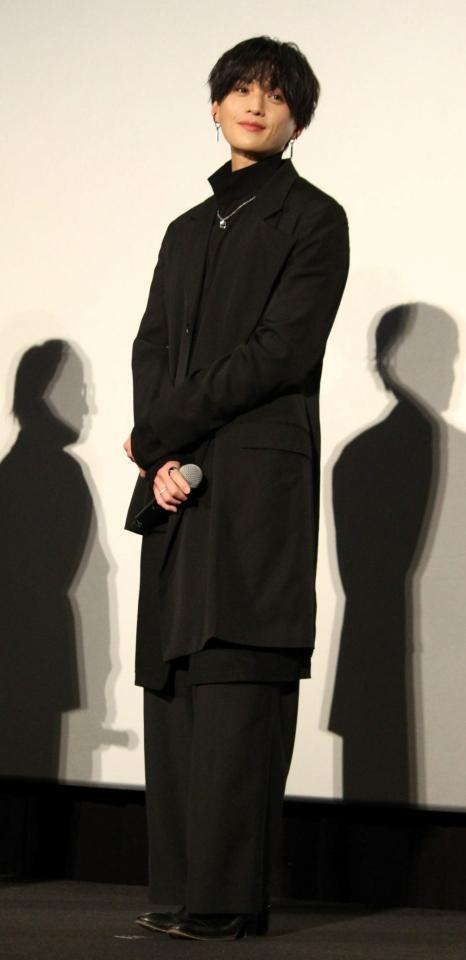 　完成披露上映会に登場した八木勇征