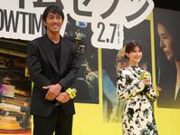 　トークで笑顔の阿部寛（左）と生見愛瑠（撮影・金田祐二）