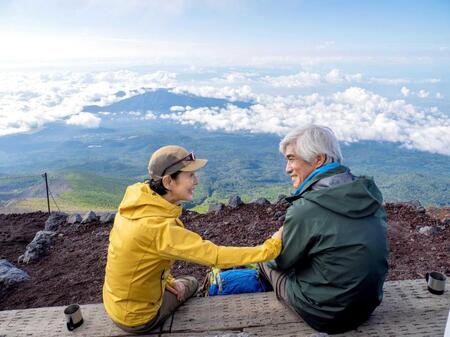 　秋公開の新作映画で共演する吉永小百合（左）と佐藤浩市（Ⓒ２０２５「てっぺんの向こうにあなたがいる」製作委員会）