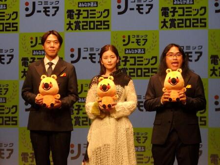 　（左から）コカドケンタロウ、小芝風花、中岡創一