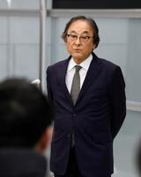 　記者の質問に答えるフジ・メディアＨＤの金光修社長