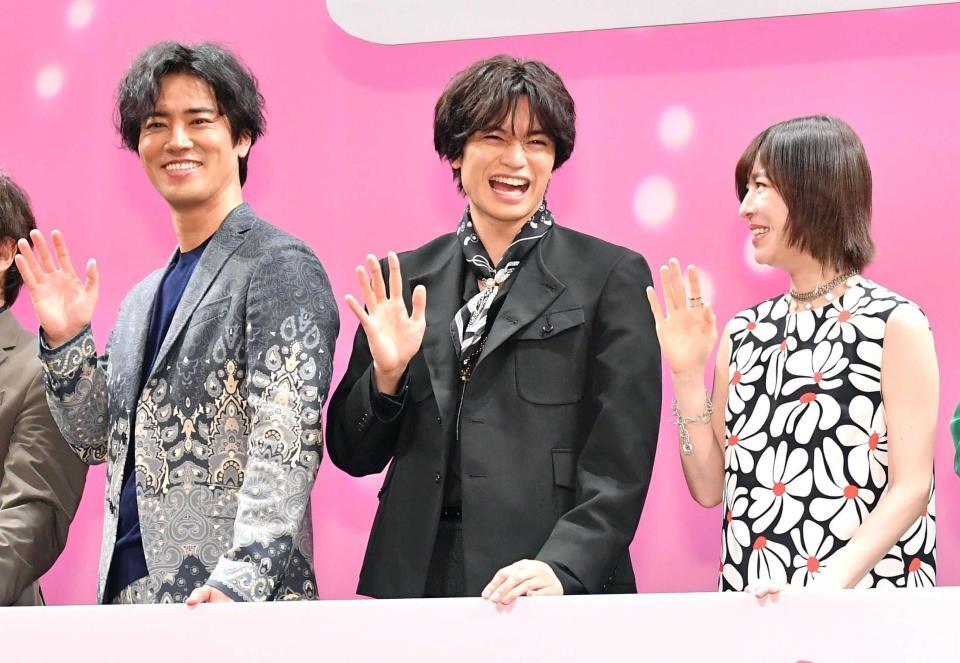 　リラックスした表情を見せる（左から）桐谷健太、中島健人、ｍｉｌｅｔ