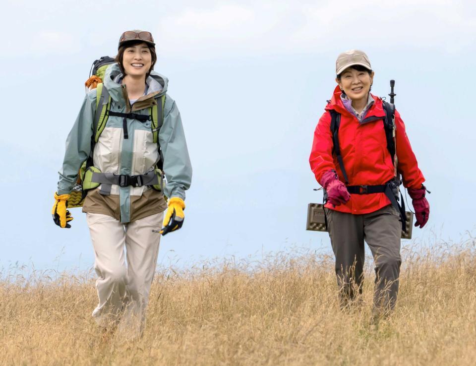 　吉永小百合（右）と天海祐希（Ⓒ２０２５「てっぺんの向こうにあなたがいる」製作委員会）