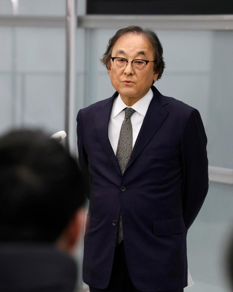 　記者の質問に答えるフジ・メディアＨＤの金光修社長