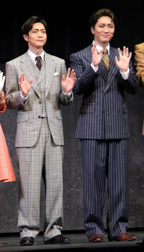 　ミュージカル「ケイン＆アベル」開幕記念会見に出席した松下洸平（左）と松下優也