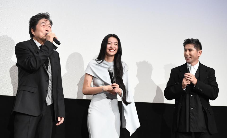 中村雅俊、本木雅弘らのトークで笑顔を見せるＫｏｋｉ，（中央）（撮影・園田高夫）