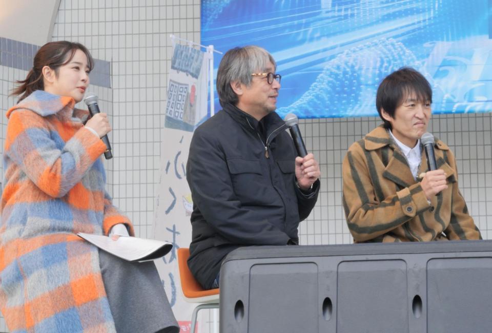 　イベントに出席した（左から）久代萌美アナウンサー、小山薫堂氏、千原ジュニア