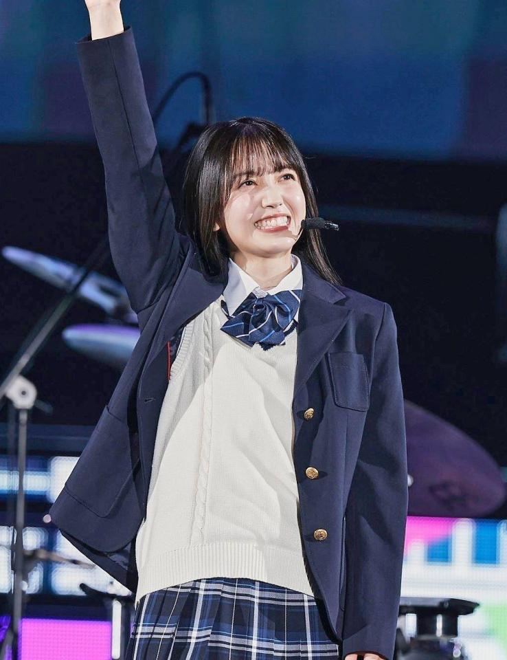 　笑顔を見せる久保史緒里