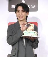 　誕生日ケーキに笑顔の小西詠斗