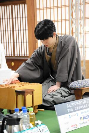 　対局する藤井聡太王将（提供：日本将棋連盟）