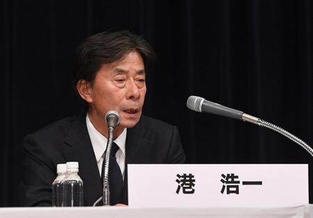 　会見をする港浩一フジテレビ社長（撮影・佐々木彰尚）