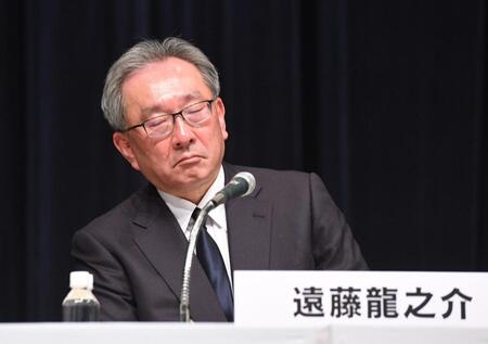 　疲れた表情の遠藤龍之介フジテレビ副会長（撮影・佐々木彰尚）