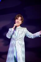 　地元千葉・浦安でのコンサートで熱唱する青山新