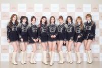 　インタビューに応じたＮｉｚｉＵの（左から）ＡＹＡＫＡ、ＭＩＩＨＩ、ＲＩＯ、ＭＡＹＡ、ＭＡＫＯ、ＭＡＹＵＫＡ、ＲＩＭＡ、ＲＩＫＵ、ＮＩＮＡ（撮影・田中聖太郎）