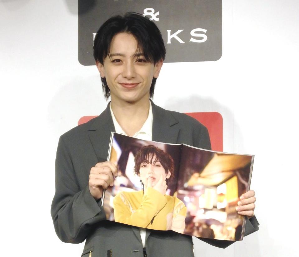 　お気に入りのページを見せる小西詠斗