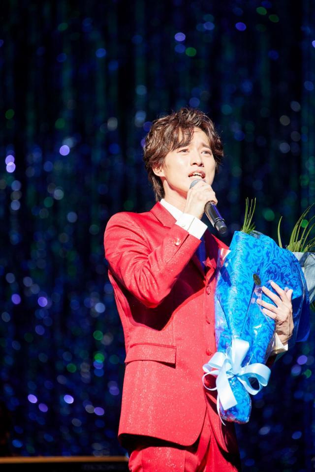 　地元千葉・浦安でのコンサートで熱唱する青山新