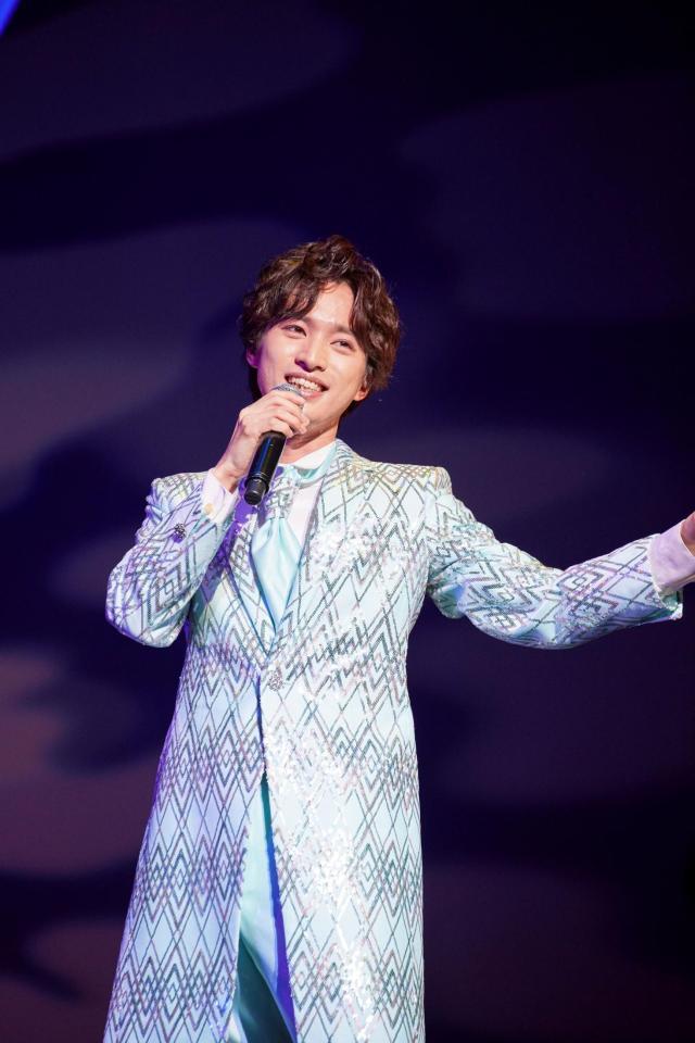 　地元千葉・浦安でのコンサートで熱唱する青山新