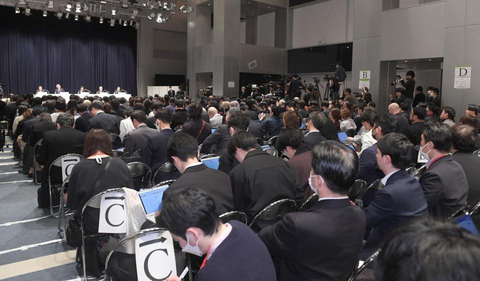 多くの報道陣が駆けつけた会見場（撮影・佐々木彰尚）
